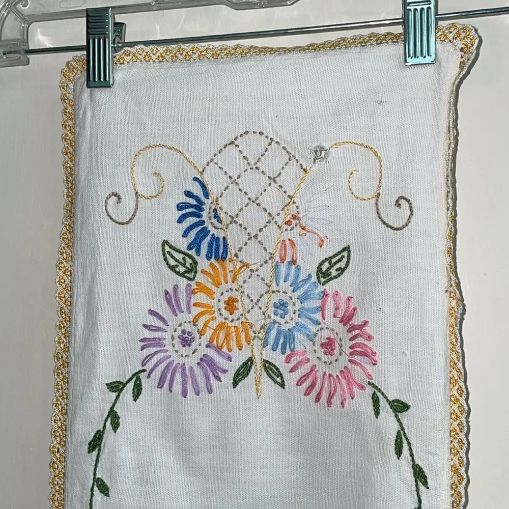 Vintage table runner with‎ floral embroidery & crochet edges